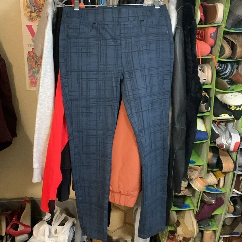 LIVERPOOL jean company, like new, size 8, rayon/nylon/ spandex, super cute
